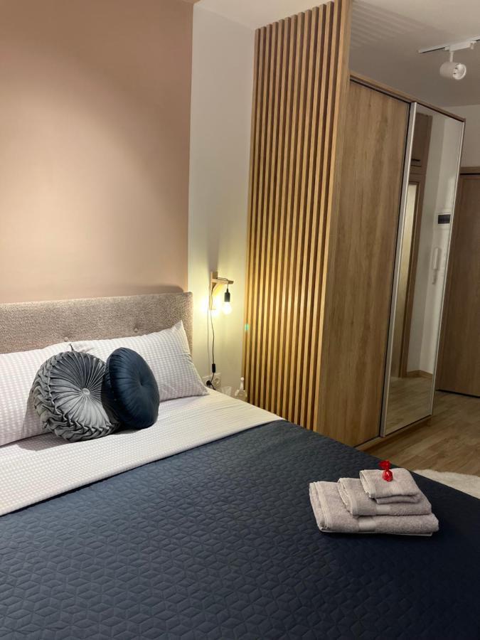 Apartment Centre *