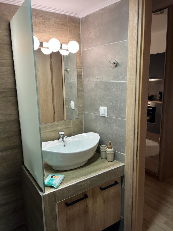 Apartment Centre *